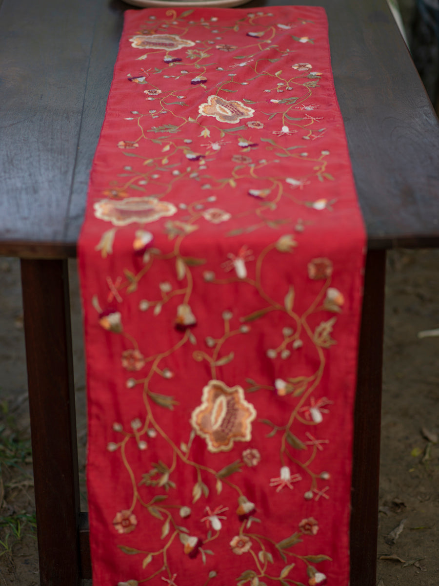 Emb Silk Table Runner: Vienna Red