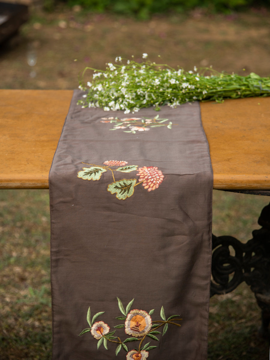 Embroidered Silk Runner : Versailles Brown