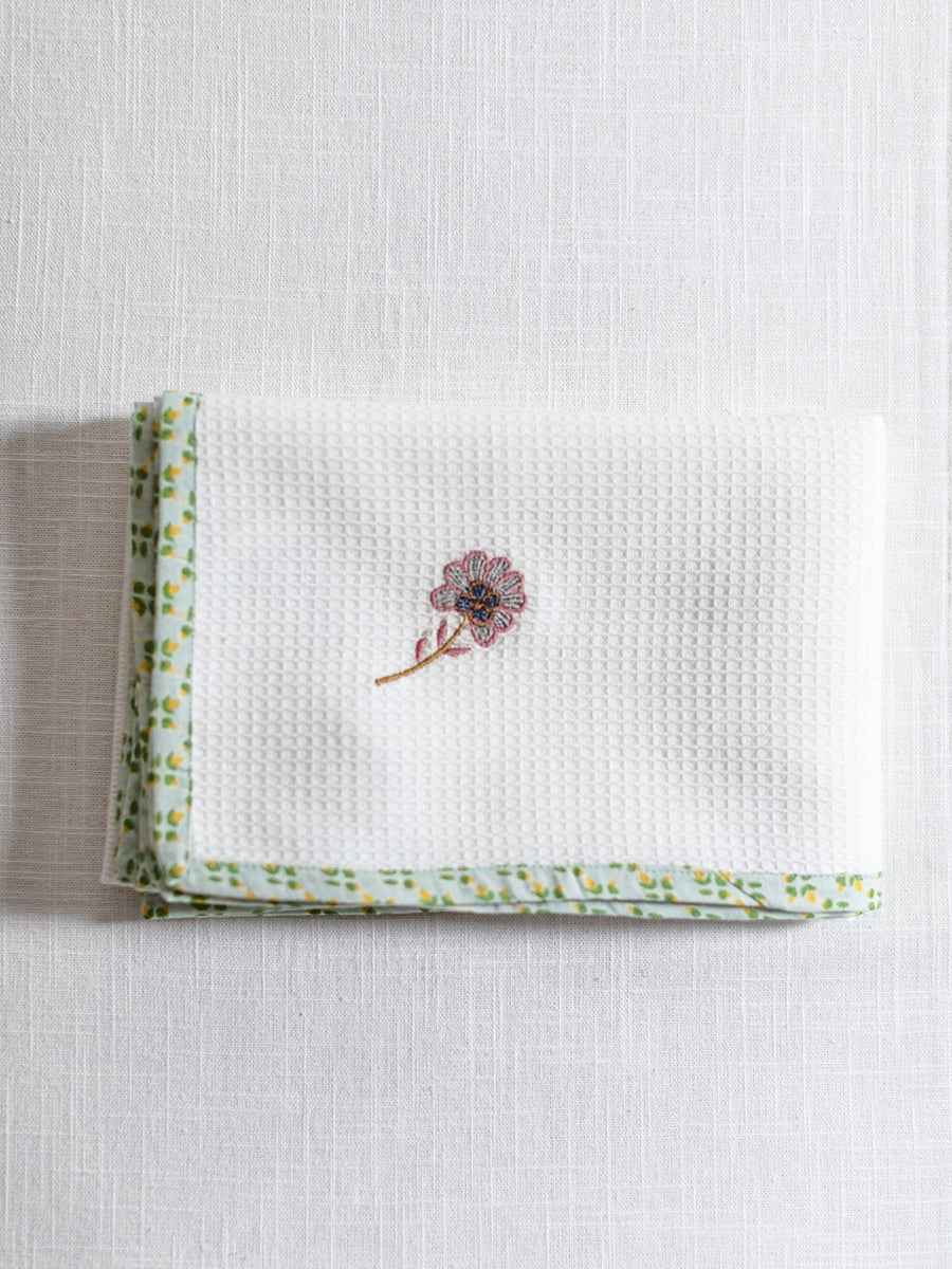Face Towel Emb : Flower White Honey Comb