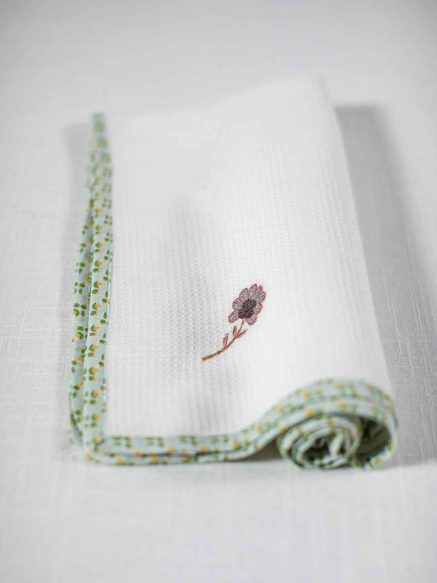 Face Towel Emb : Flower White Honey Comb