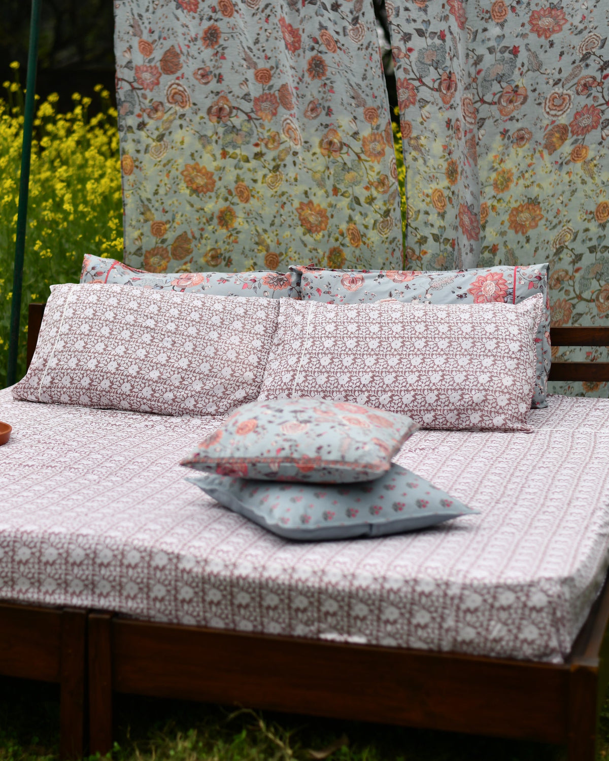 Printed Bed Sheet with Pillow : Camryn Mocha Cambric