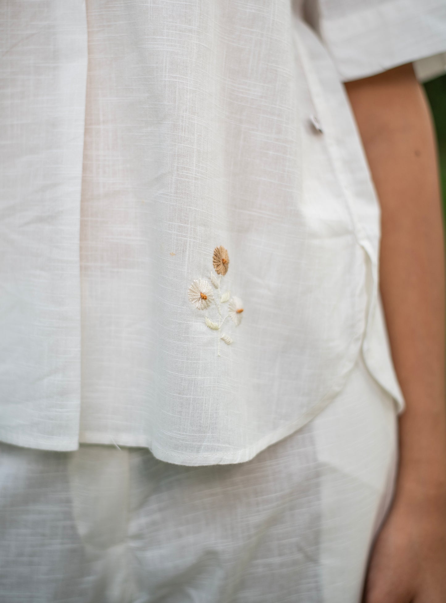 Hyuns Embroidered Shirt : Solid  White Slub