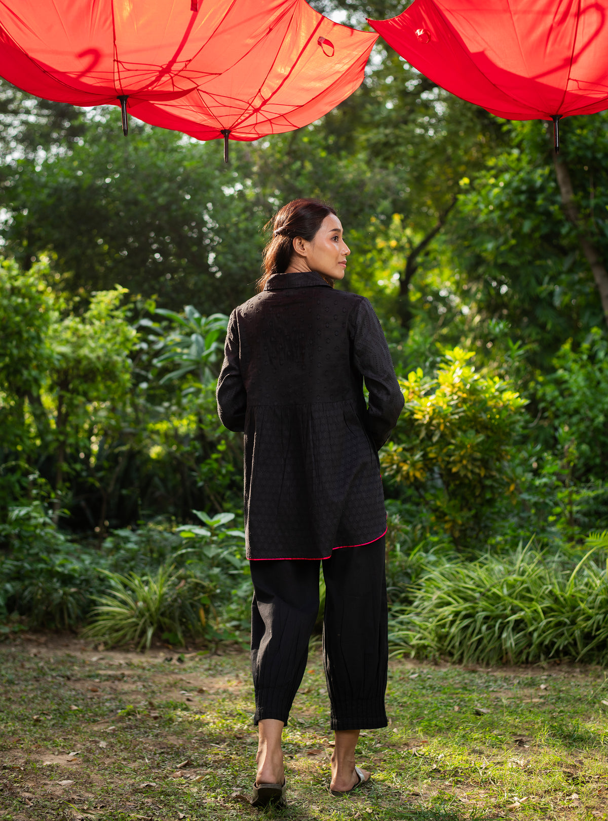 Pinch Cuff Pant : Solid Black Slub