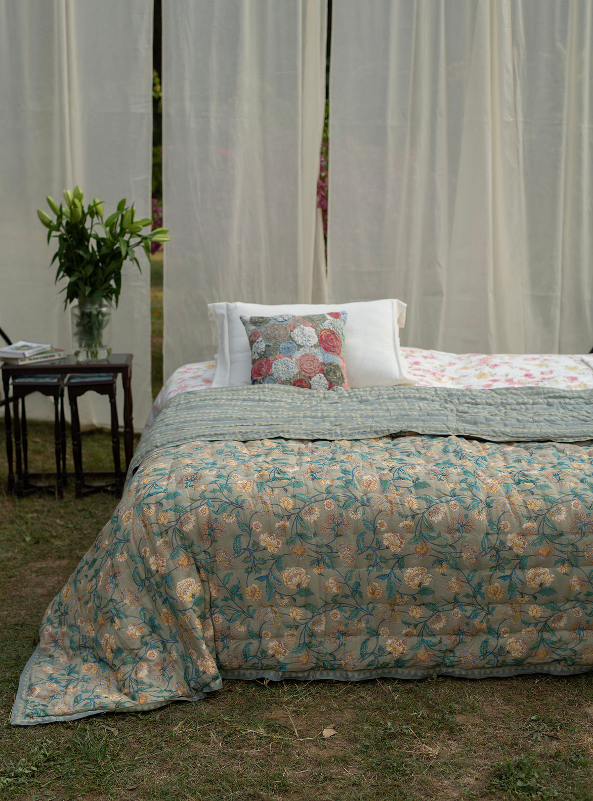 Printed Quilt Reversible : Florentine Sage Voile