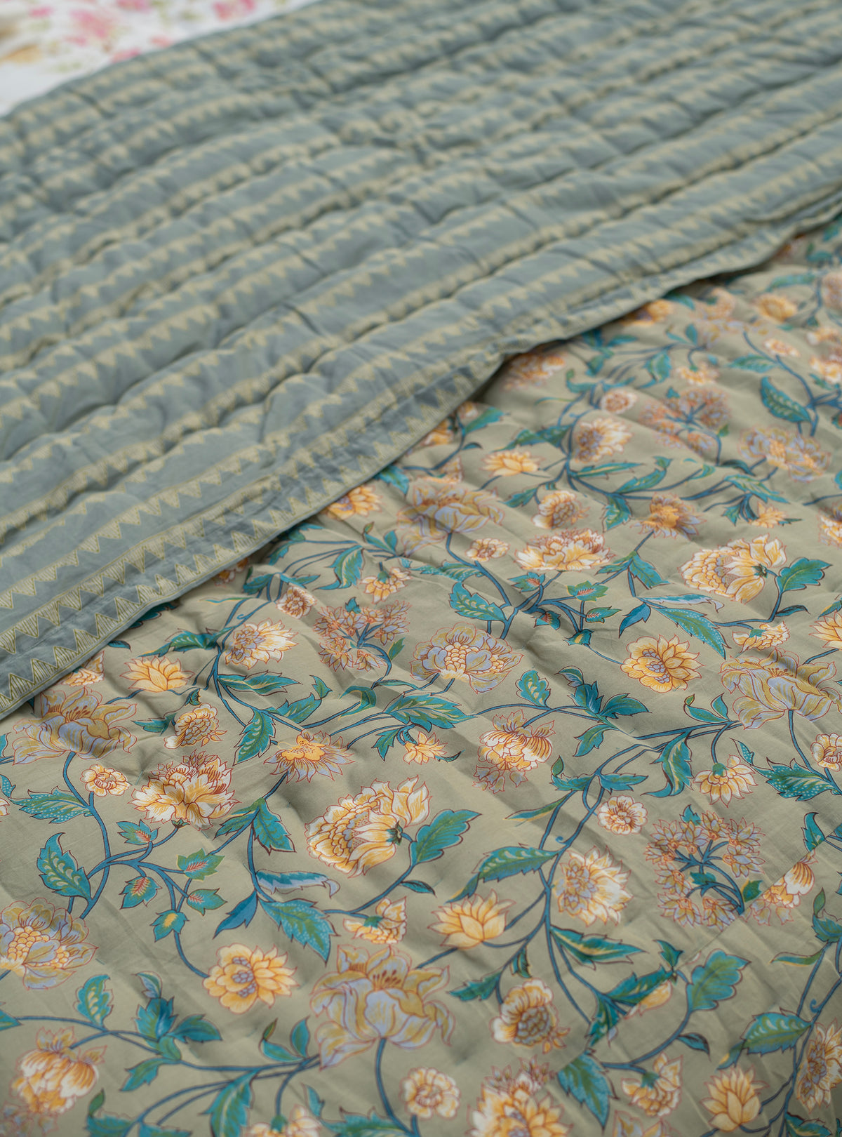 Printed Quilt Reversible : Florentine Sage Voile