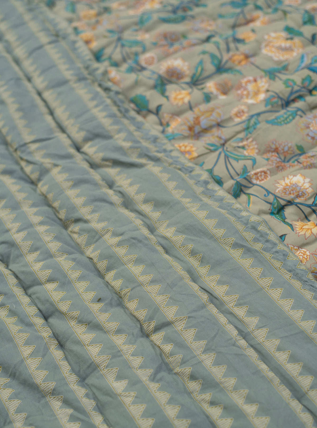 Printed Quilt Reversible : Florentine Sage Voile