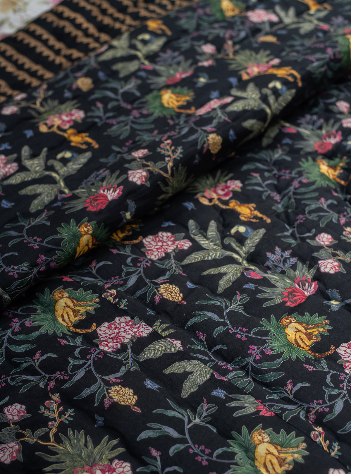 Printed Quilt Reversible : Ubud Black Voile
