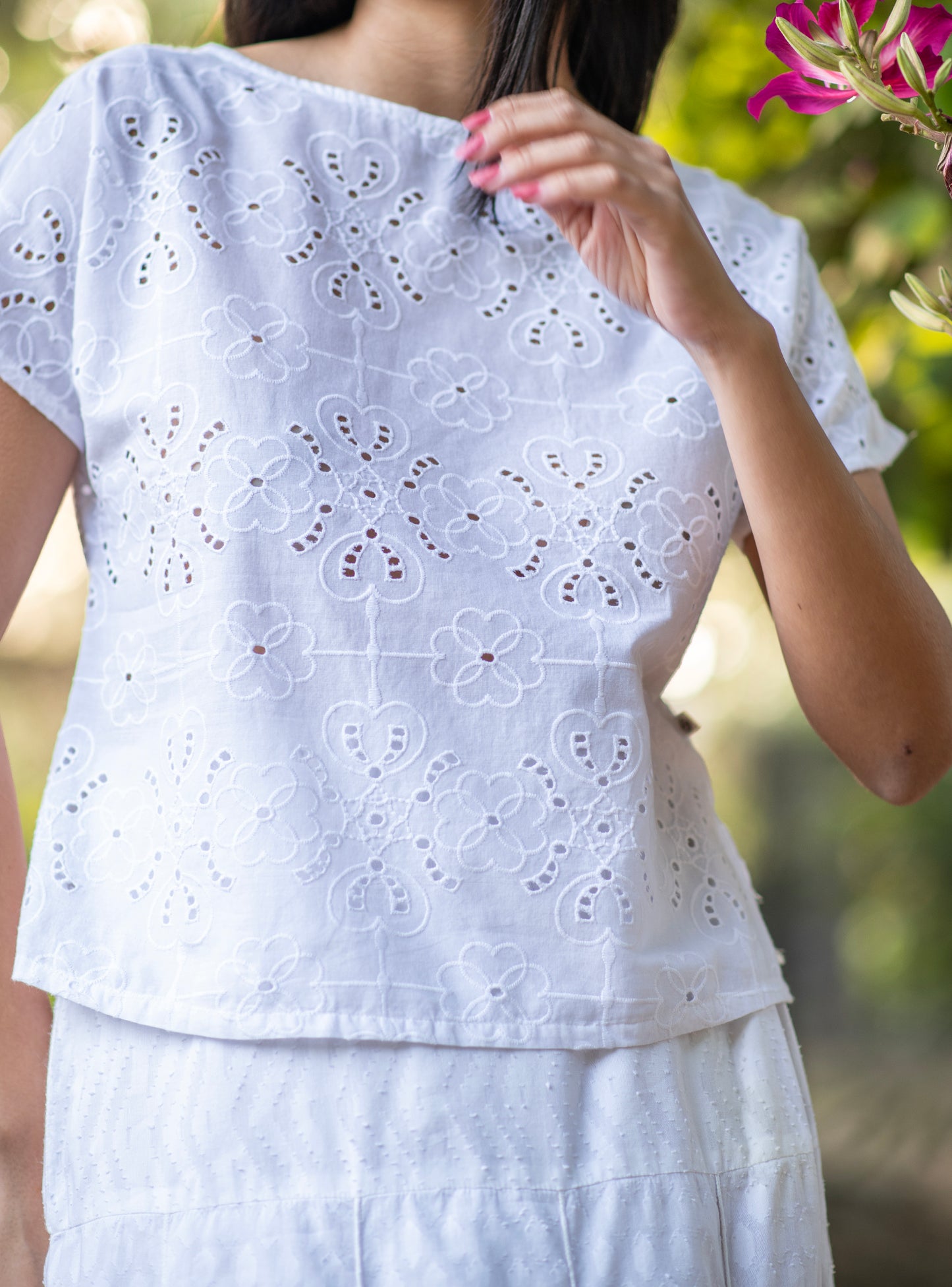 Square Top : Solid Natural : Cotton Schiffli