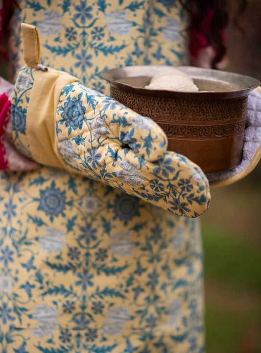 Printed Oven Mitt : Tara Butter Canvas