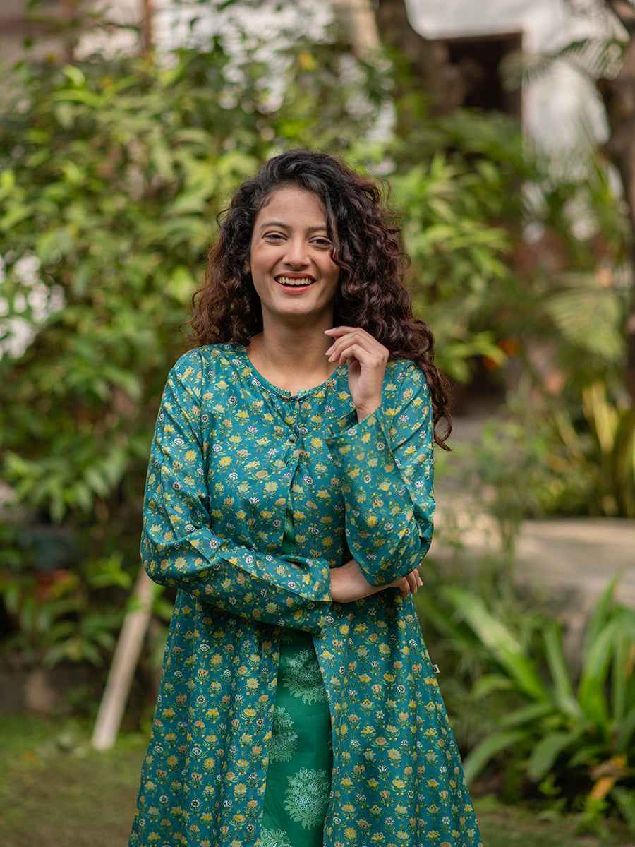Delicate Shrug : Eden Emerald